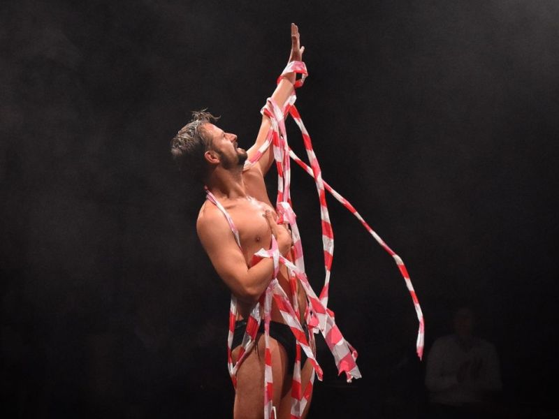 Amerika. Philipp Hochmair. Thalia Theater Hamburg.