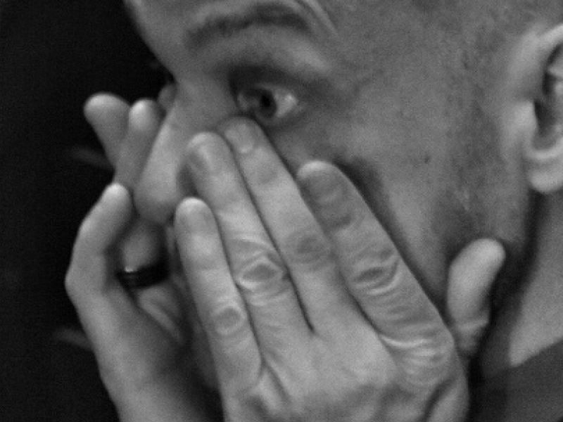 Between fear and excitement. Tobias Herzz Hallbauer/Elektrohand Gottes vor dem Auftritt.