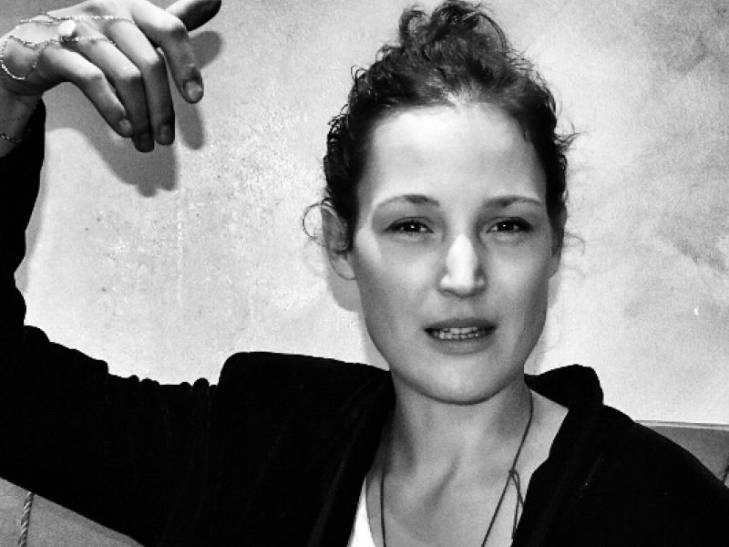 Vicky Krieps. Schauspielerin. Berlin. Der seidene Faden mit D. D. Lewis.