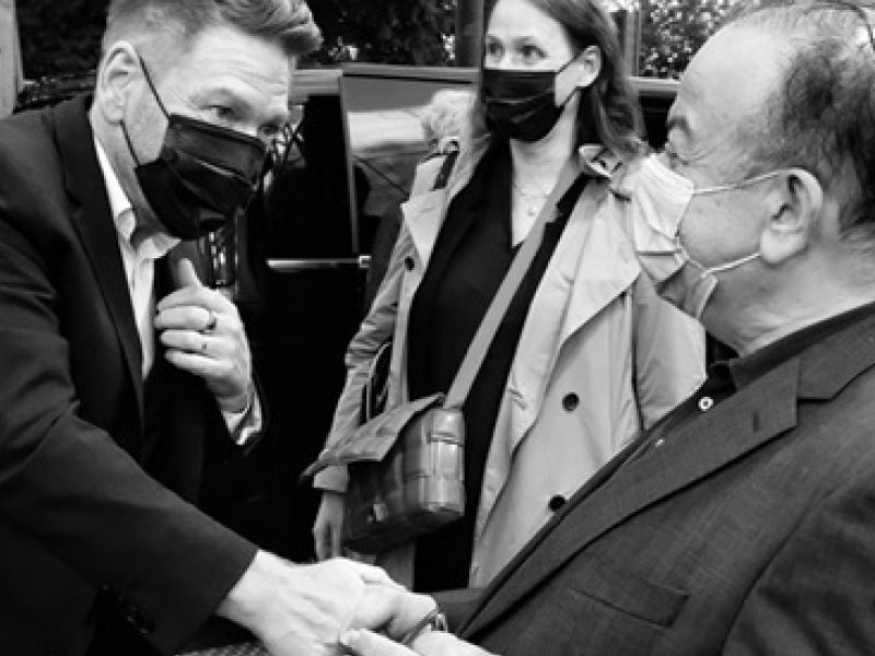 Kenneth Branagh meets and greets Albert Wiederspiel.