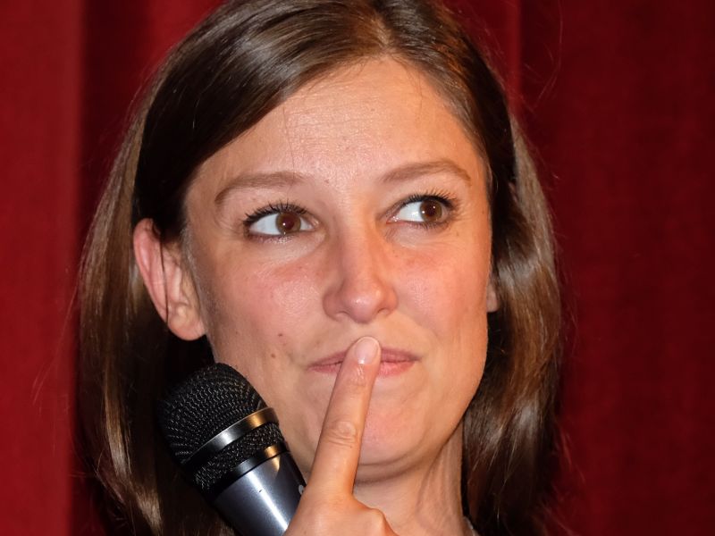 Alexandra Maria Lara. Q&A zu Und der Zukunft zugewandt.
