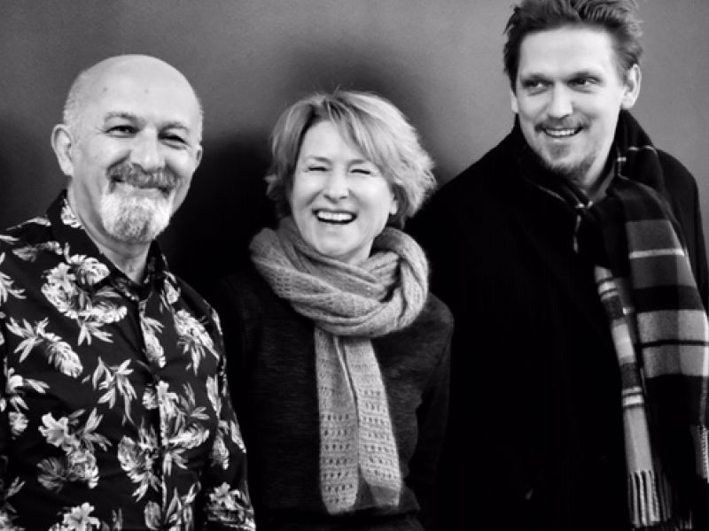 Ramin Yazdani. Corinna Harfouch. Jan-Ole Gerster. Premiere Lara.