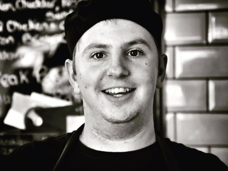 Sam. Koch und Bestzer von Sam's Deli. Watchet
