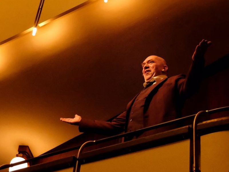 Bernd Grawert is King Claudius, Hamlet´s uncle.