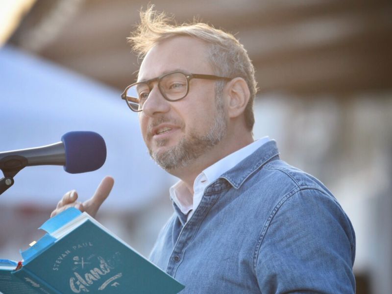 Poets on the Beach. Stevan Paul.